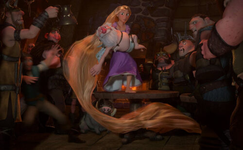 Rapunzel cantando en la taberna.