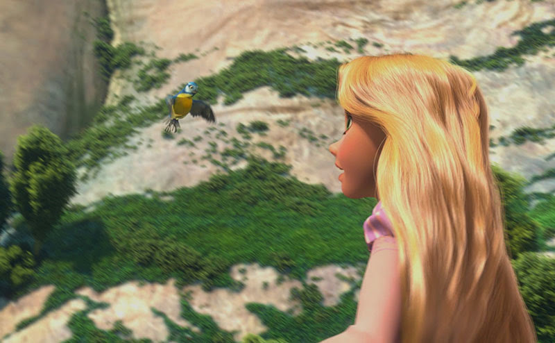 Un pajarillo azul y amarillo delante de Rapunzel
