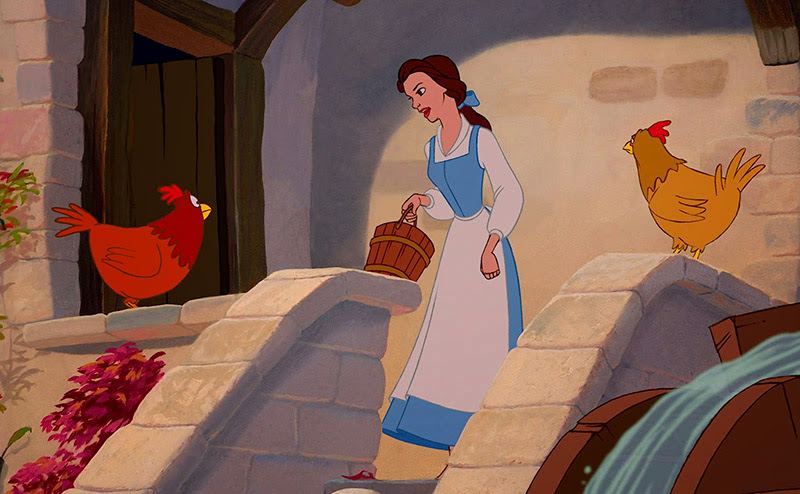 Bella en la granja con las gallinas