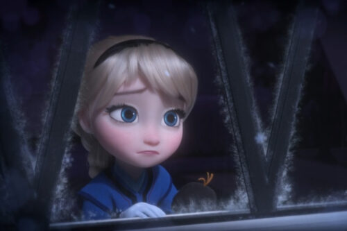 Elsa pasó su infancia y adolescencia encerrada en su habitación y temiendo sus poderes helados.