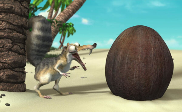 Scrat se encuentra un coco en la playa.